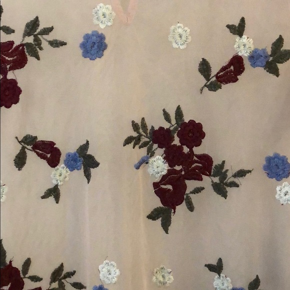 hollister mesh floral tee - Picture 2 of 2